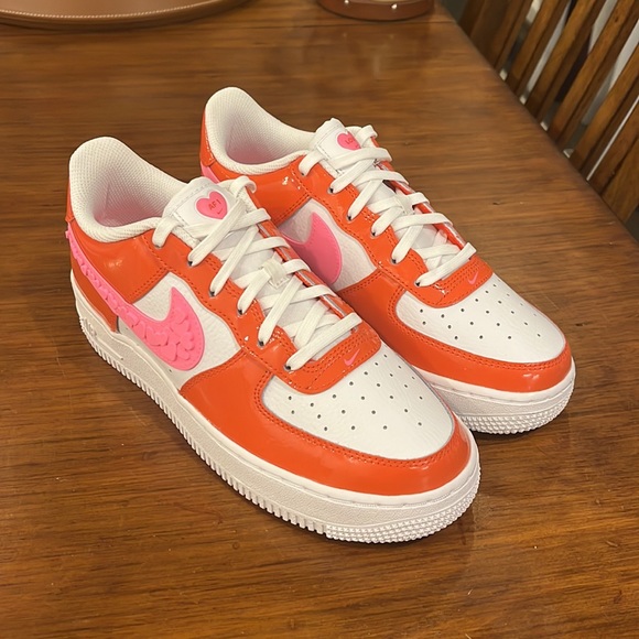 Nike Air Force 1 LV8 Valentines Day Heart Shoes Sneakers GS Youth 6 Women’s 7.5 - Picture 2 of 16